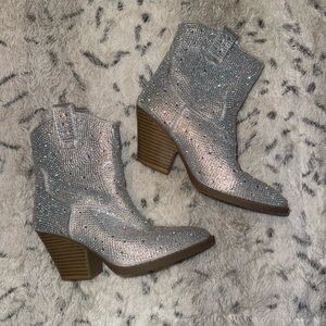 GIRLS-kids Silver Rhinestone cowboy boots!